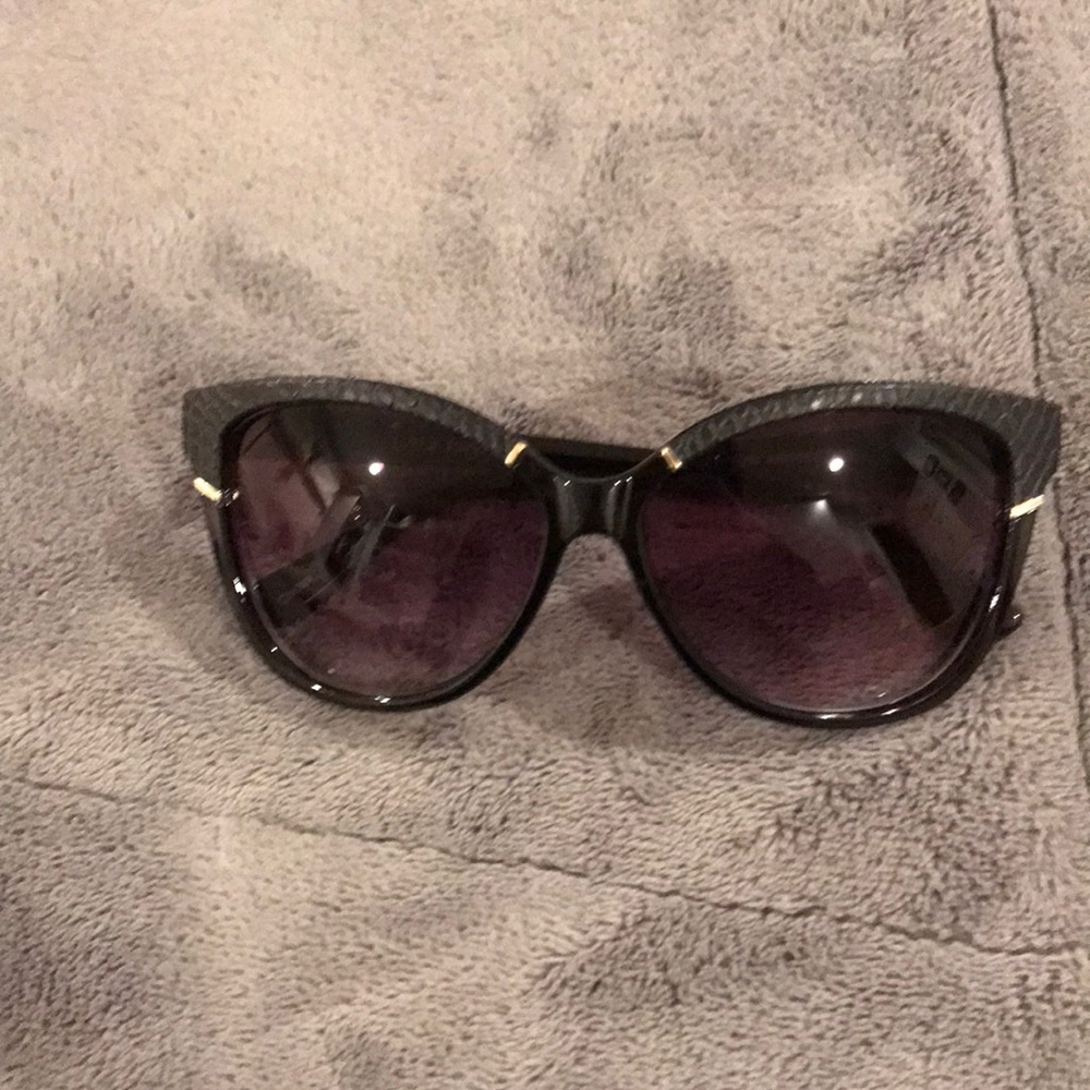 sunglasses - Picture 2 of 4